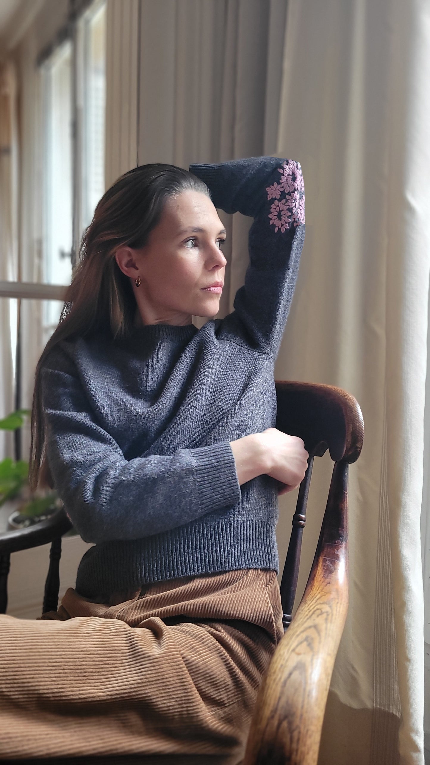 Beau pull brodé Louison