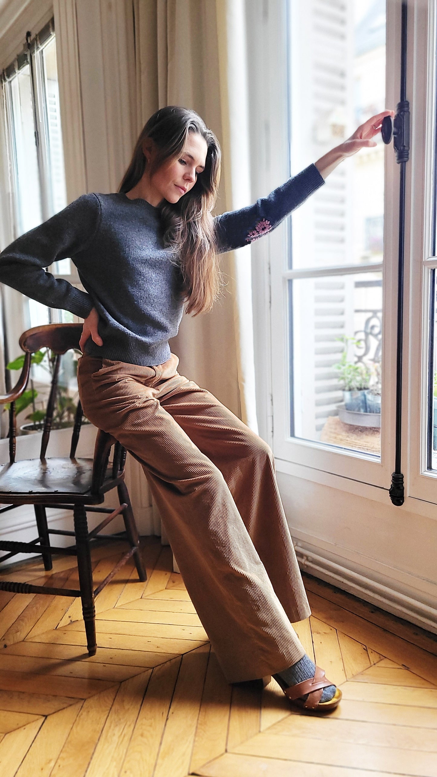 Beau pull brodé Louison