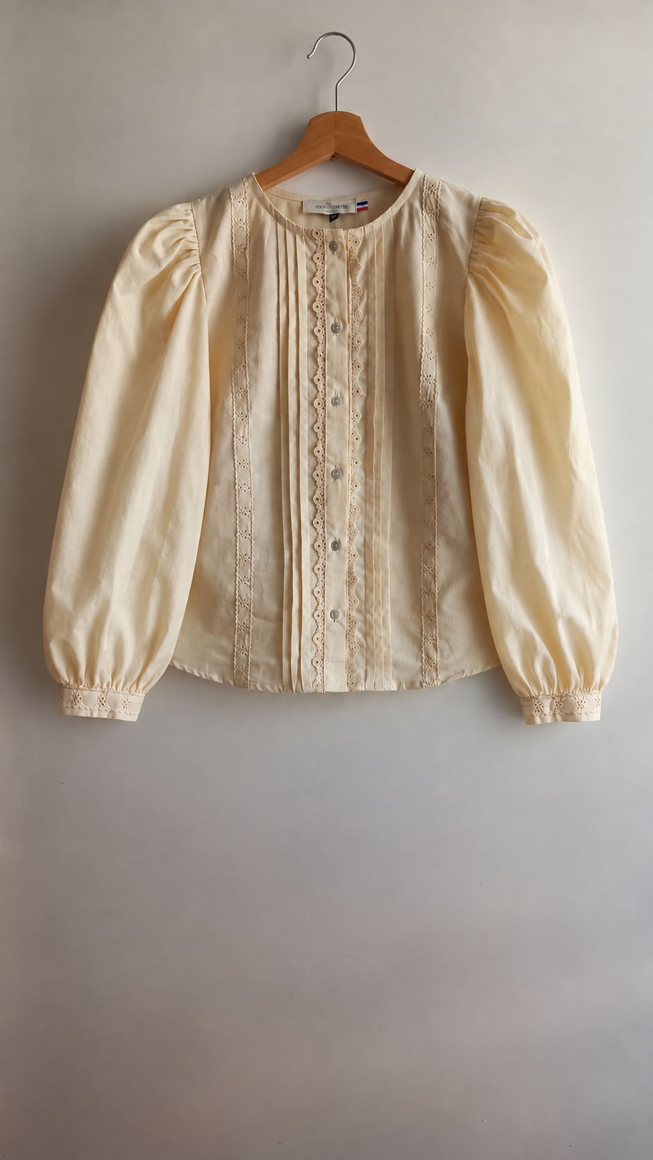 Blouse vanille et dentelle