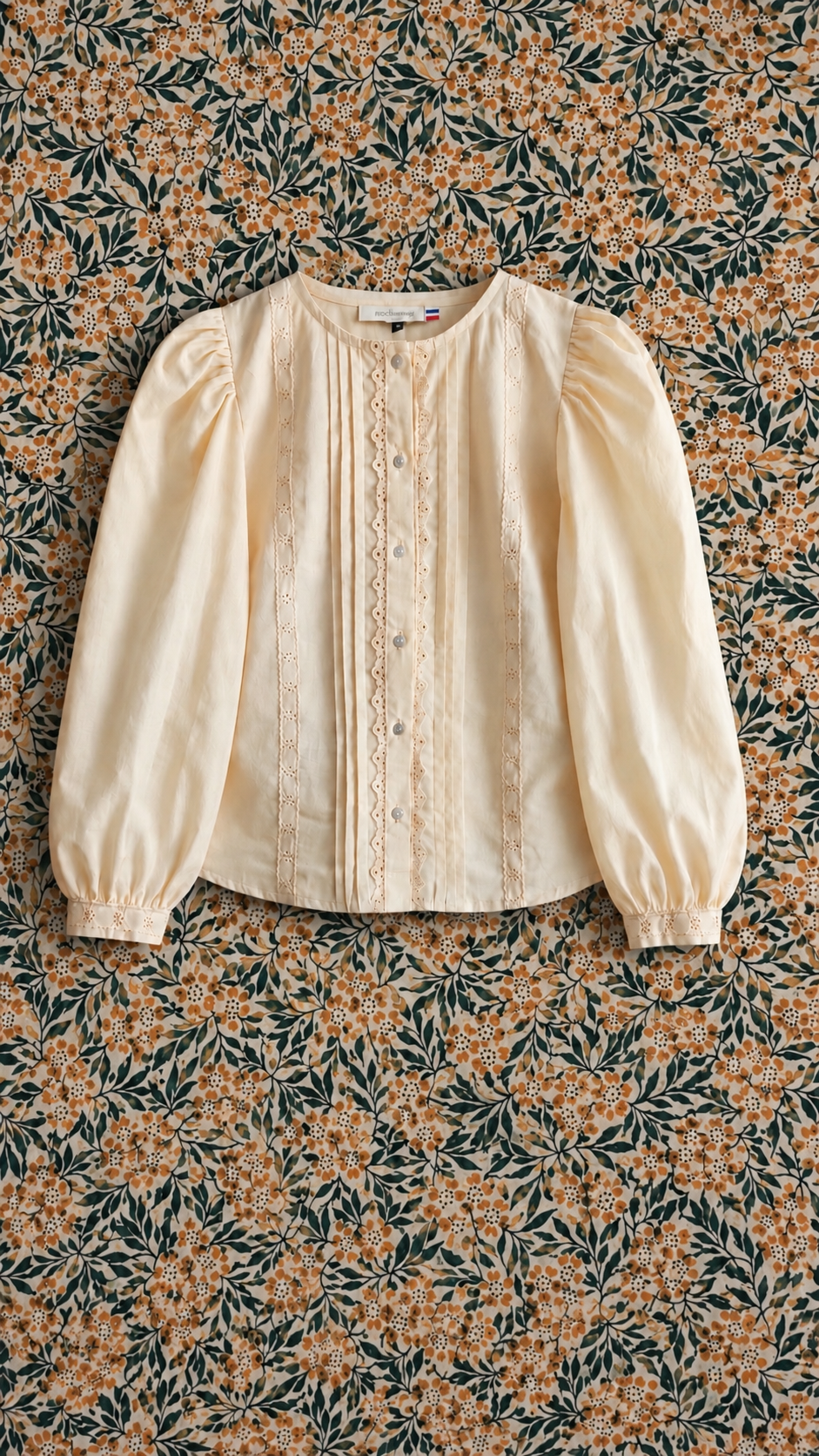 Blouse vanille et dentelle