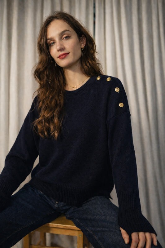 Pull femme marine laine mérinos tricoté en Bretagne 